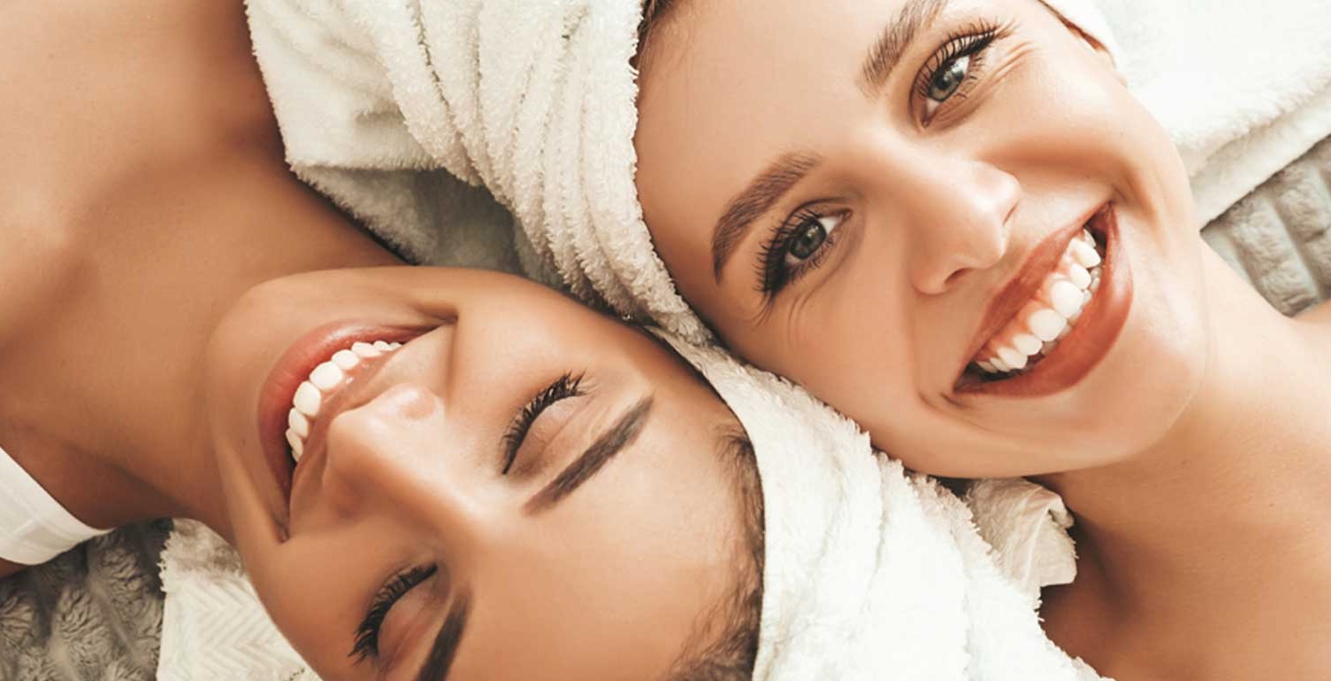 Hydrafacial, cildinizi derinlemesine temizlemek, nemlendirmek ve gençleştirmek amacıyla geliştirilmiş özel bir cilt bakım yöntemidir.