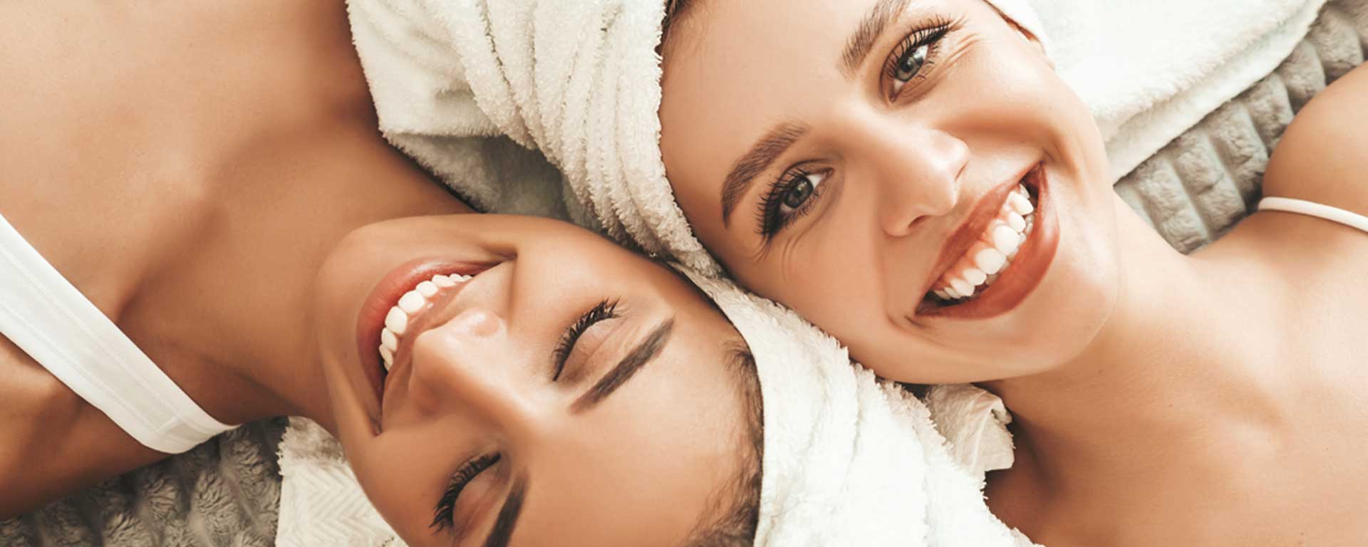 Hydrafacial, cildinizi derinlemesine temizlemek, nemlendirmek ve gençleştirmek amacıyla geliştirilmiş özel bir cilt bakım yöntemidir.